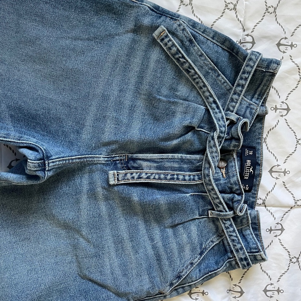 Curvy mom jeans hollister very high rise